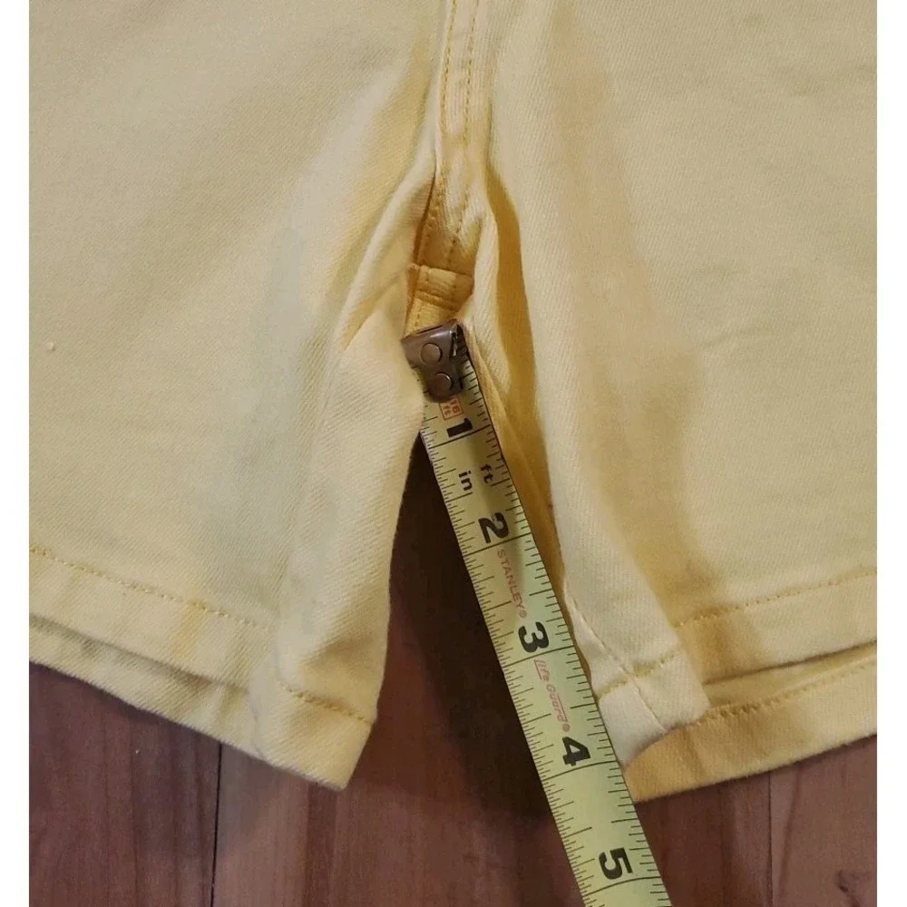 Levis Banana Yellow Shorts Womens Size 4 Waist‎ 29